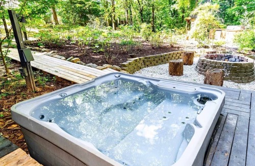 East Point House | Atlanta Treehouse 6BR Hot tub Fire Pit 15 Min to ATL