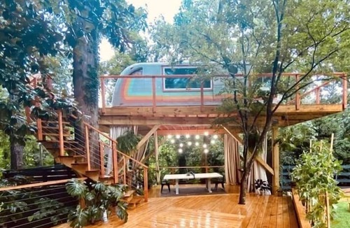 East Point House | Atlanta Treehouse 9BD Hot tub Fire Pit 15 Min to ATL