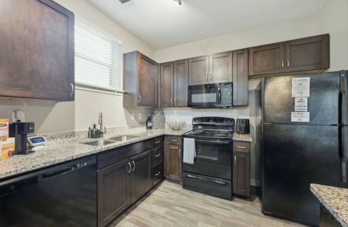 Atlanta Apartment | Atlanta’s plush 2-bedroom/2 bth apartment minutes from Downtown