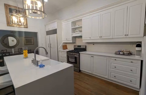 Pittsview House | Aunt Bea’s House 4 Bedrooms, 3 Bathrooms