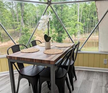 Coalmont House | Award-Winning Glamping Dome - State Parks, Waterfalls, Hiking Trails, Near The Caverns