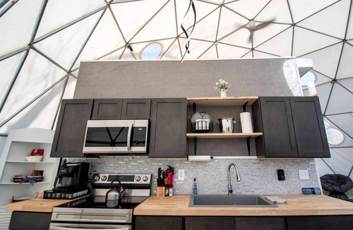 Coalmont Cabin | Award-Winning Glamping Dome with Panoramic Pond Views near The Caverns, Coalmont TN