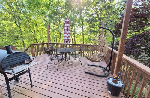 New Castle House | Awesome 3-bedroom house with an inviting deck