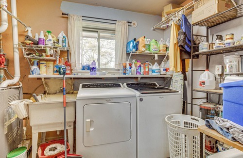 Toledo House | Backyard Oasis w/Hot Tub & Greenhouse! Toledo Gem
