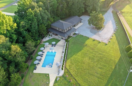 Northport House | Bama Lake House, Lake Tuscaloosa, AL-20 Minutes to Univ of Alabama