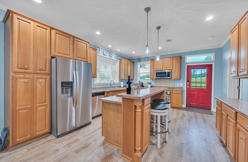 Crane Hill House | Barney’s Bluff - Towing Pontoon + Dock, Pet-Friendly