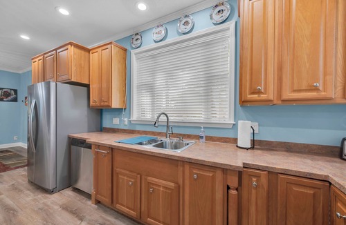 Crane Hill House | Barney’s Bluff - Towing Pontoon + Dock, Pet-Friendly