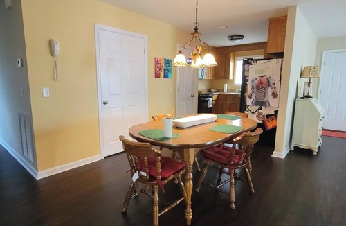 Enterprise House | Baseball and softball fans! Two-bedroom near Enterprise State Comm. College.