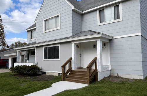 Bay City Apartment | Bay City Spacious 2BR Near Parks & Shopping!