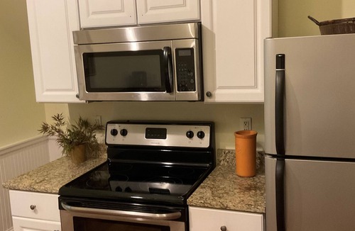 Fairhope Apartment | Baywacker's cozy Guest House can be rented in addition to the main home.n