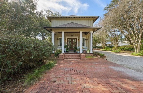 Fairhope Apartment | Baywacker's cozy Guest House can be rented in addition to the main home.n