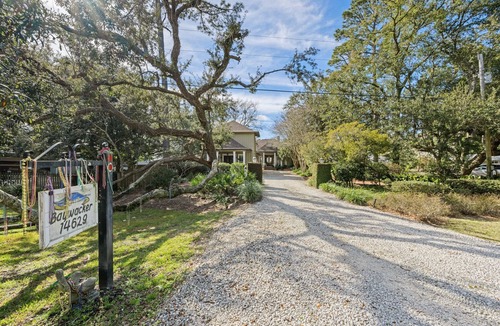 Fairhope Apartment | Baywacker's cozy Guest House can be rented in addition to the main home.n