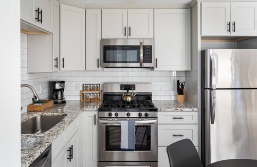 Traverse City Condo | ★ Beach→ 5 min walk ★ Downtown→1 mile ★ Old Mission Wine Trail→6 min drive ★
