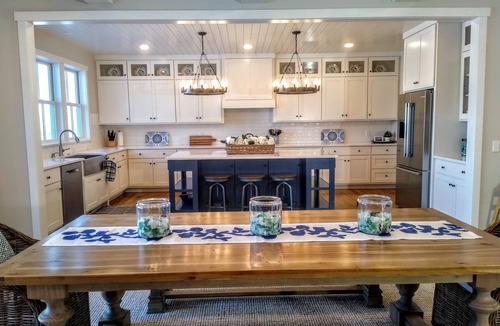 Riverside House | Beach Breeze-LAKEFRONT HOME-Private Beach-Porch-Deck-Firepit-5BR Ensuite-Hot Tub