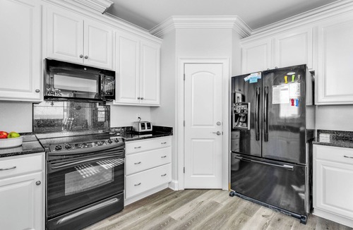 East End House | Beach Dreamin'-5 Bedroom, 4.5 Baths, Private Pool, Elevator, Steps to Beach