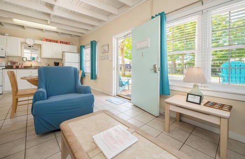 Laguna Beach Cottage | Beach getaway just 100 yards from the beach.