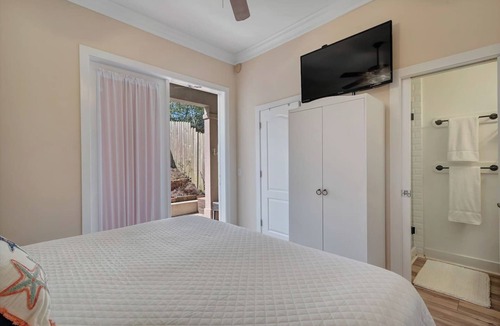 Fort Bay House | Beach Service | Beachfront Pool | Gated Resort! La Valencia Resort!