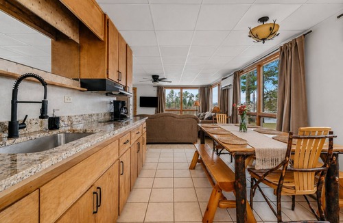 Mayfield Condo | Beachfront | 10mi to TC | Pontoon Rental l Sauna