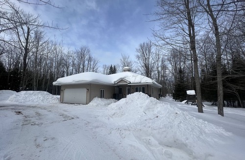 Ontonagon House | Beachfront 3-bedroom vacation home steps to Lake Superior