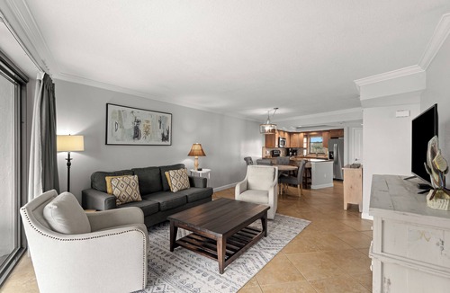 Gulf Pines Condo | Beachfront | Gulf Views + Balcony | Pool + Hot Tub + Gym | The Beach Grove