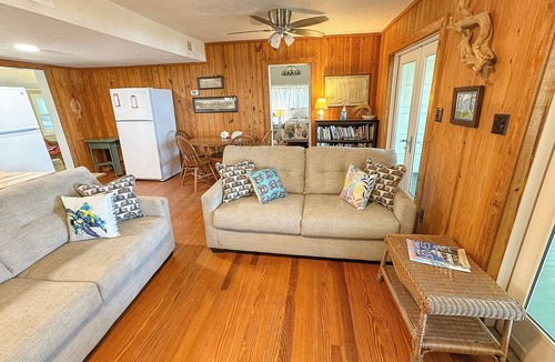 Saint Teresa House | Beachside Bliss 3BR/2BA
