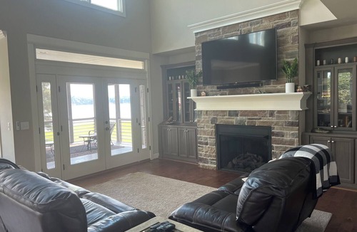 Lincoln House | Beautiful 4-bedroom lake house on Lake Logan Martin