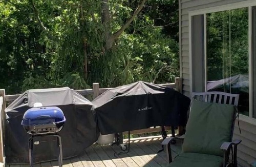 Shelby House | Beautiful 6 bedroom cottage on Stony Creek and Stony Lake