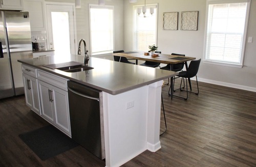Normal House | Beautiful and spacious 4 bedroom home with loft and large yard.