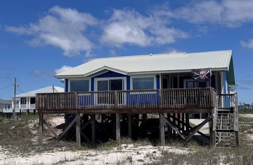 Southpointe Cottage | Beautiful Beachfront Cottage.Sandy's Dune is just steps away from the ocean!
