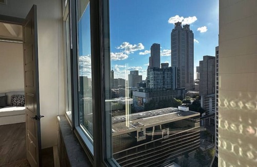 SoNo Apartment | Beautiful Cozy High Rise DwnTwn ATL