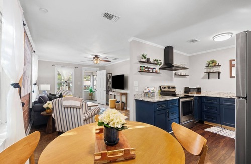 Panama City House | Beautiful Florida Cottage! St Andrews Gem, 1.5 blocks to beach! Pets considered
