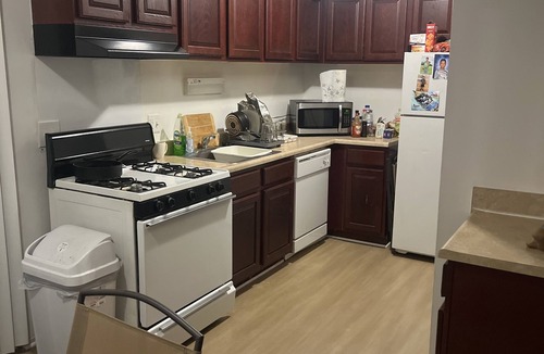 Taylor Apartment | Beautiful get away right outside Detroit, peace of mind. Lots of attractions