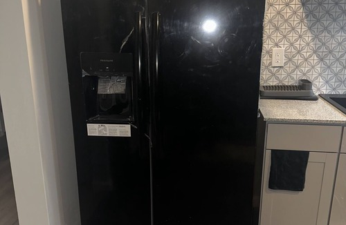 Jonesboro Apartment | Beautiful Home! 75 in TV & Wifi for free New Property Close to Downtown.