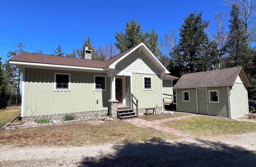 Rogers City House | Beautiful Lake Huron Beachfront Home with amazing views of sunrises and sunsets!
