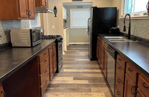 Elberta House | Beautiful modern farmhouse close to Lake Michigan and Frankfort, A/C, sleeps 8