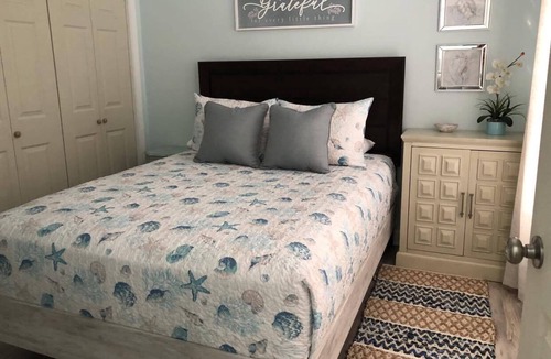 Freeport Cabin | Beautiful NEW Cottage! Firepit-Sleeps 4