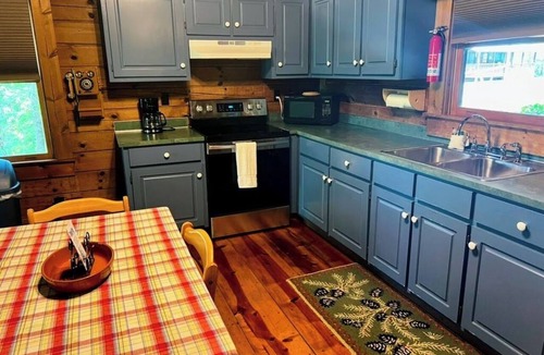 Pine Mountain Cabin | Beautiful sunsets, decks, firepit!