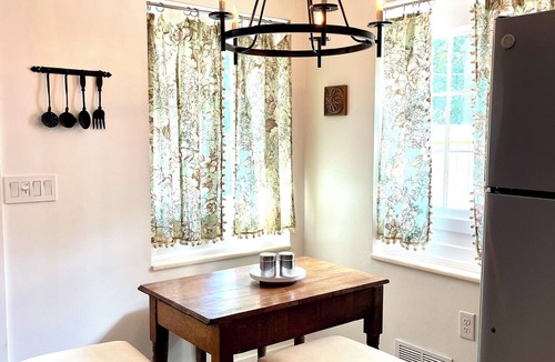 Glen Iris House | Beautiful Swiss/English Immigrant House 1750’s New Life in the Americas