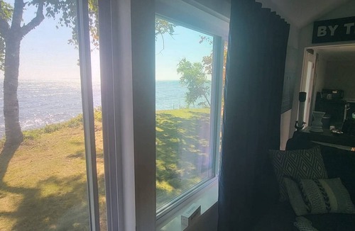 Paradise House | Beautiful year- round home on 255 feet of Lake Superior!