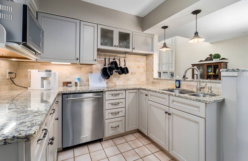 Crestline Heights House | Beautifully decorated home close to everything