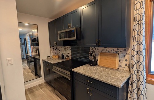 Trowbridge Park House | Beautifully remodeled 2-bedroom house in Marquette Bike, Hike, & Golf the U.P.