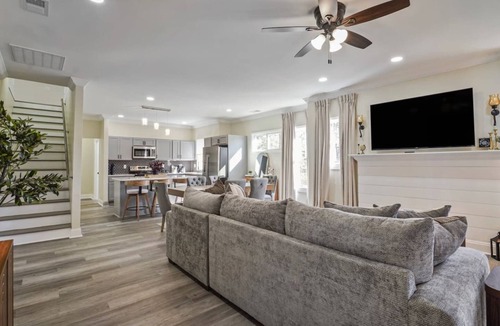 Norwood House | Beautifully Renovated Historic 4 BR Home|Sleeps 16