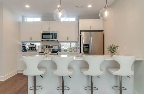 Historic Waverly House | Beech House, 3BR/4BA, King Beds, Garage, 12S