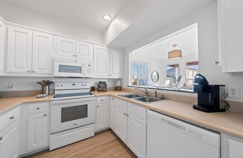 Morgantown House | Bella Vacanza Minutes to Beach Community Pool