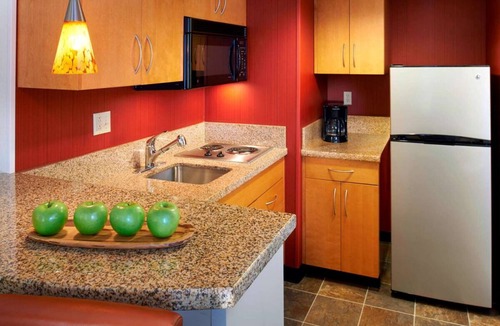 Warren Hotel | Best Value, Quality Stay! Short Drive to Red Oaks Waterpark, w/Free Breakfast!