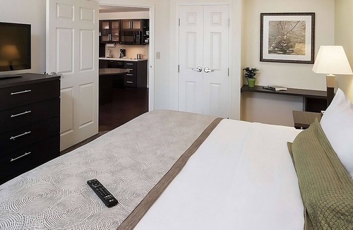 Southfield Hotel | Better Choice For Your Vacation! 3 Comfortble Units near Michigan State Fair!