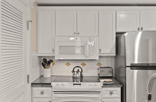 Baytowne Wharf Condo | BIG DISCOUNTS-AUG&SEPT RENTS 1BR+DEN CONDO-SLEEPS 6@ 1BR rate Sandestin-Baytowne