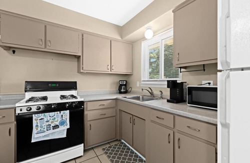Dearborn Heights House | Big Fenced Backyard Sleeps 8 Plus