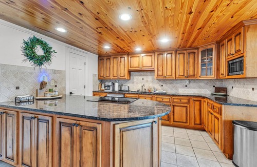 Dadeville House | Big Isle - 5BR/3.5BA Lake Martin home with 2 living spaces! Sleeps 12!