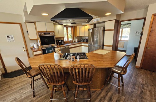 Canadian Lakes House | Big Red Lakefront Getaway & Golf Retreat at Canadian Lakes